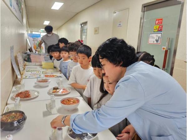 경기도, 전 세대 건강 식생활 문화 확산 나선다 `찾아가는 식생활 안전·영양교육 및 전시` 운영 기사 이미지