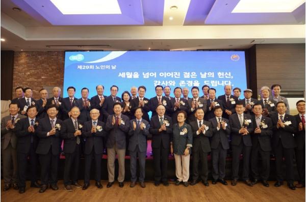 김동연 경기도지사, 노인의 날 맞아 “노인 일자리와 경로당 운영비 확대하겠다” 기사 이미지