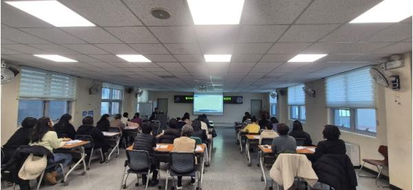 인천 서구, 장수누리터 확대운영에 따른 방문서비스 다학제인력 실무교육 실시... 어르신 돌봄 강화 기사 이미지