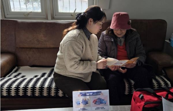 옹진군, 병원선 ‘건강옹진호’ 타고 섬 방방곡곡 찾아가는 보건교육 본격 운영 기사 이미지