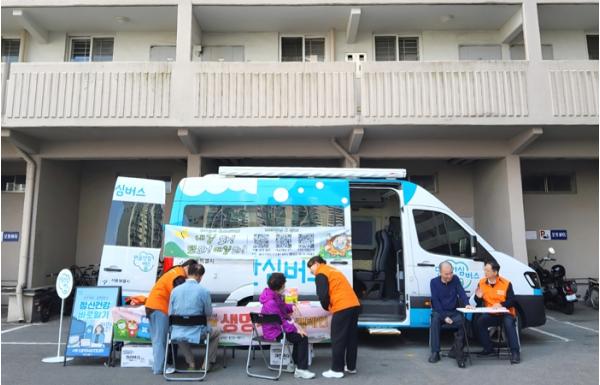 관악구, 주민 찾아가 위로하는 이동 상담소 ‘마음안심버스’ 운영