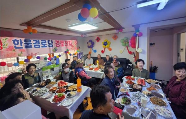 금천구 한울경로당, 어버이날 맞아 독거 어르신에게 따뜻한 점심 대접