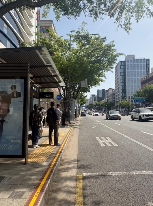 강남구, 버스정류소 50곳에 경계석 미끄럼방지 시설 설치 완료