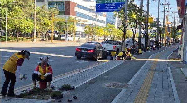 남동구자원봉사센터, 가로수 환경정화 활동 실시
