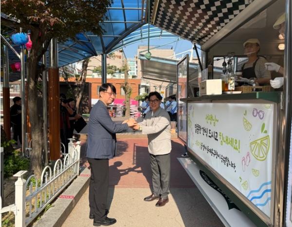 동대문구, 학교 곳곳 ‘스승의 날’ 이색 행사로 활력…교권 존중 앞장 선다