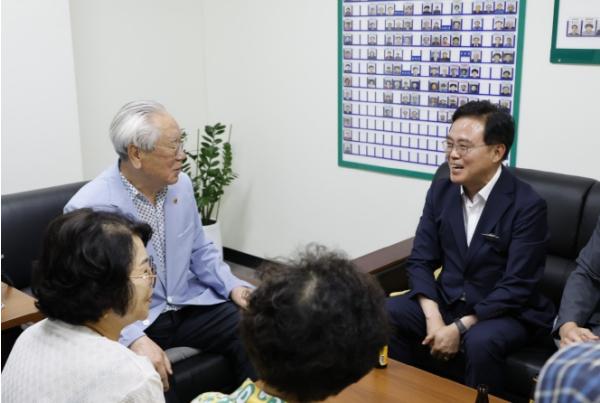 재선 성공한 진교훈 강서구청장 첫 일정으로 복지 행보 나서