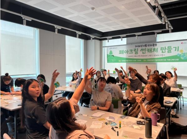 인천TP, 콘텐츠기업 재직자들과 ‘폐아크릴 썬캐처 만들기’ ESG 행사 진행
